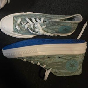 Converse undefeated Size 8 1/2